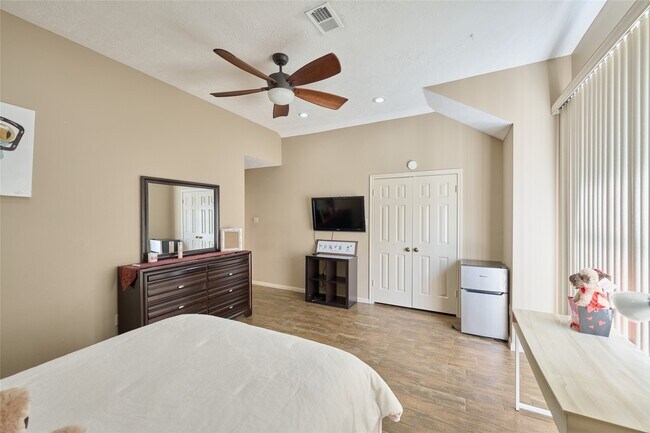 Building Photo - 121 April Waters Dr N