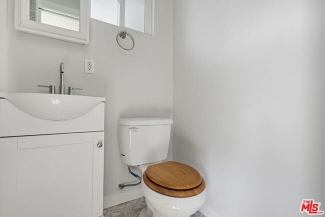 Building Photo - 2163 W 27th St