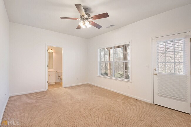 Building Photo - 600 Coligny Ct