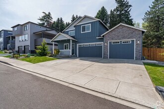 Building Photo - Spacious 4BR Modern Retreat and Luxury Liv...