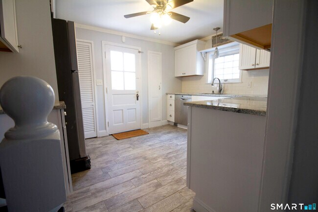 Building Photo - 21b Hoydens Hill Rd