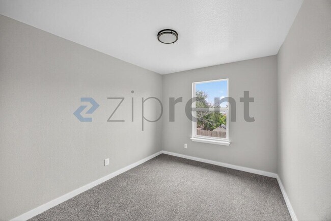 Building Photo - Unit