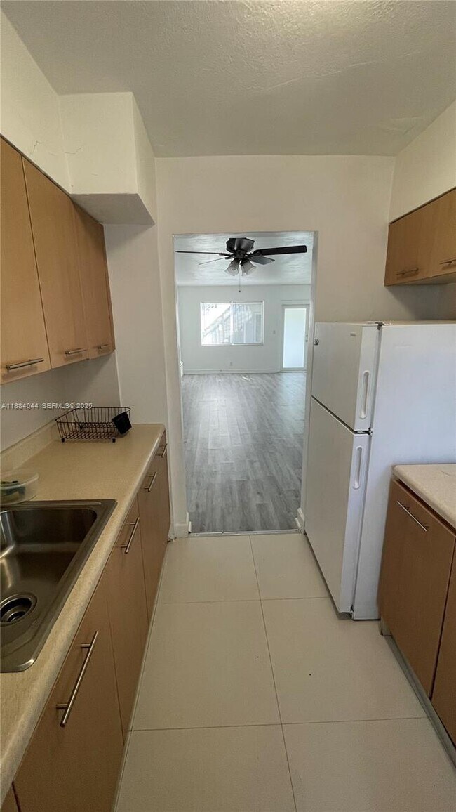 Building Photo - 320 86th St