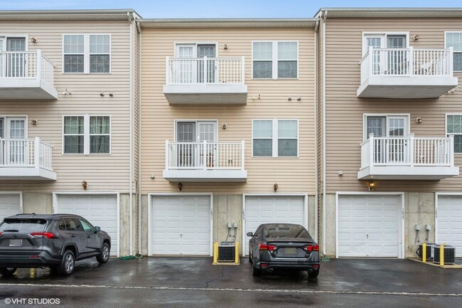 Building Photo - 1831 Nathan Dr