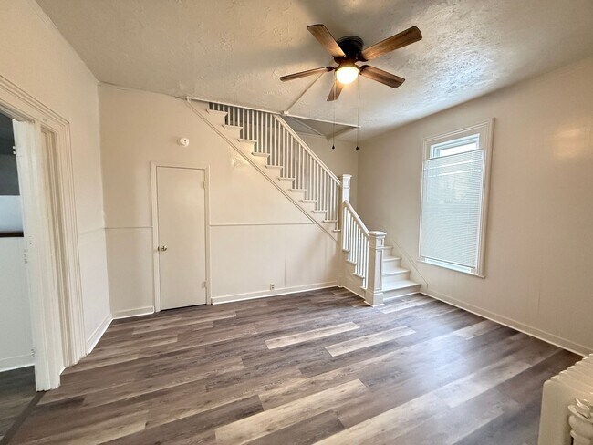 Building Photo - 334 W Wesley St