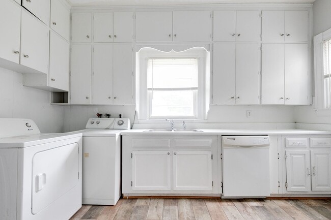 Building Photo - Price Drop on Large West End Rental off of...