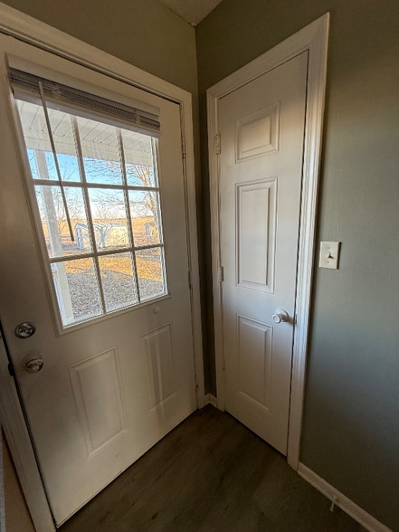 Building Photo - 8934 S South Hill Dr