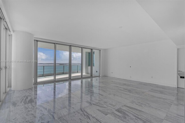 Building Photo - 1331 Brickell Bay Dr