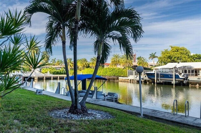 Building Photo - 470 Paradise Isle Blvd