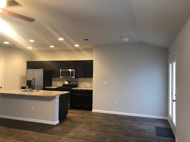 Building Photo - 3504 Blazeby Dr