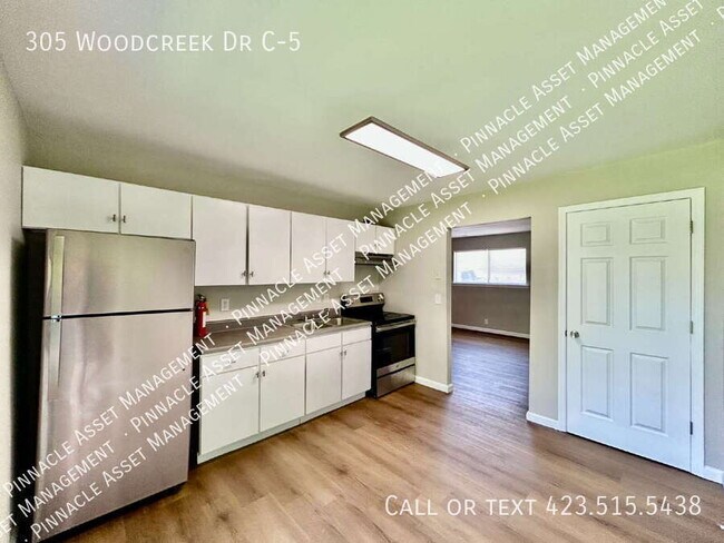 Building Photo - 305 Woodcreek Rd