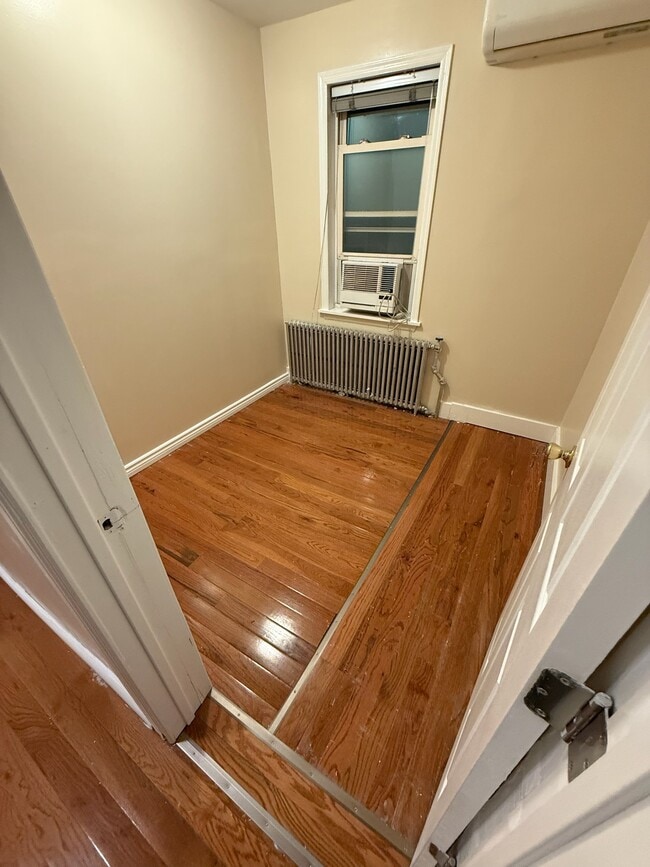 Building Photo - 92-14-14 Silver Rd