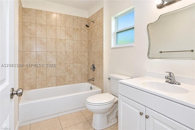 Building Photo - 1310 SW 7th Ct