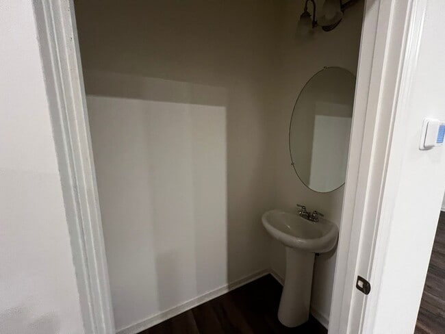 Building Photo - Nice 3/2.5 Home in Cartersville- $1,550