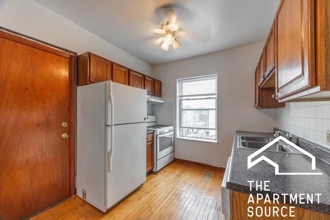 Building Photo - 3153 W Argyle St