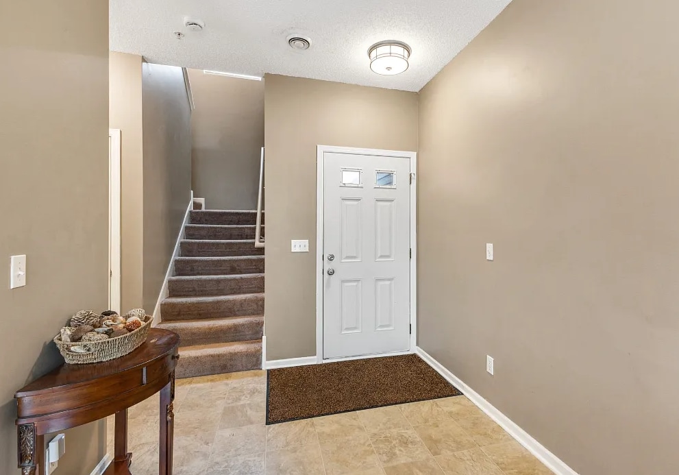 Building Photo - 5100 Holly Ln N