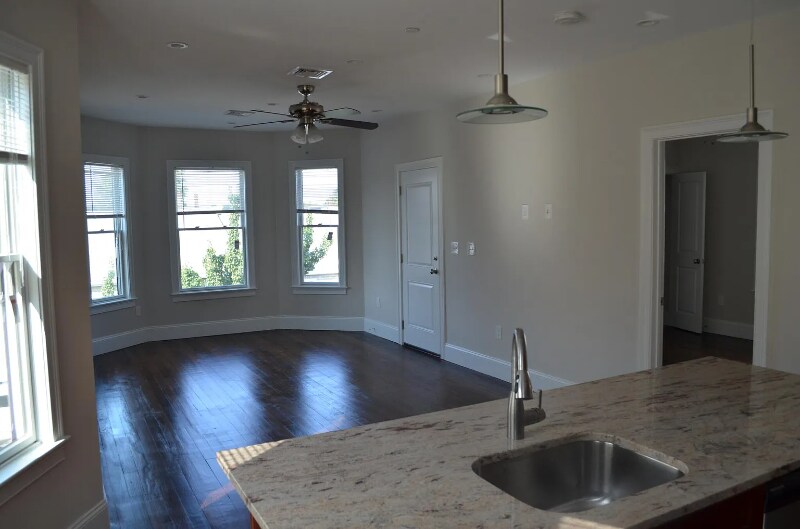 Building Photo - 5 Sudan St