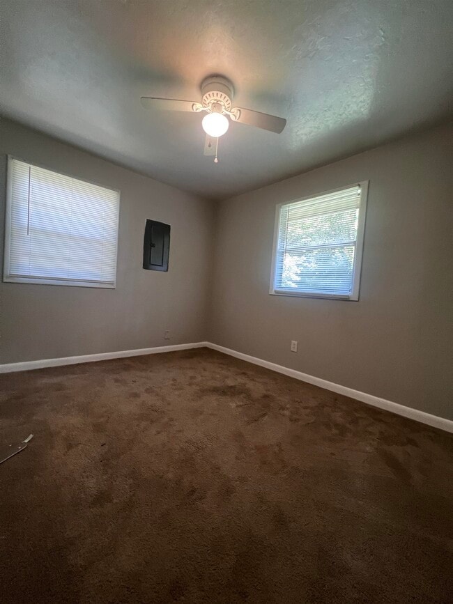 Building Photo - 3515 Falcon Dr