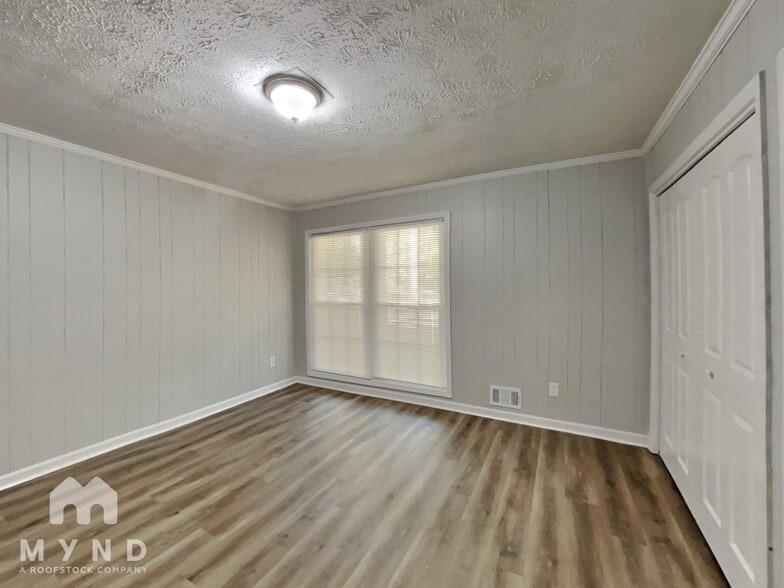 Building Photo - 33 Pinewood Terrace