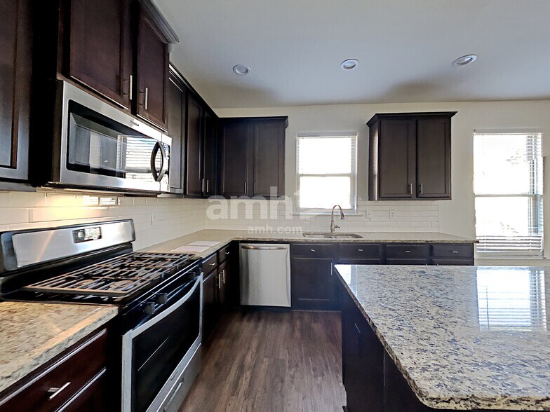 Building Photo - 3168 Altamont Ct S W