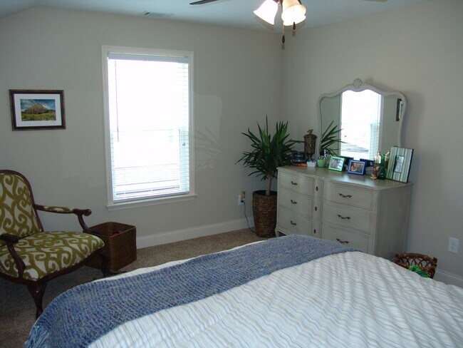 Building Photo - 1038 Barrett Dr