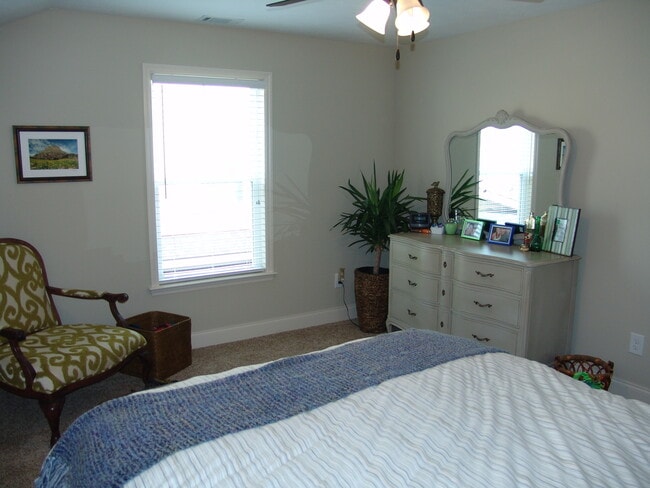Building Photo - Beautiful Evans 3BR plus Loft  Landsacpe Care Included