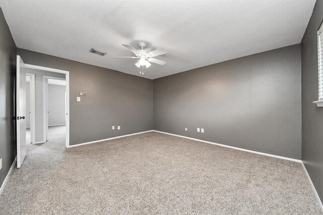 Building Photo - 2318 Hearne Dr