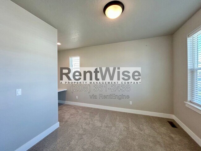 Building Photo - 5845 W Sprig Dr