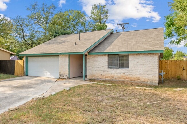 Building Photo - Bright and Inviting 3-Bedroom with Private...