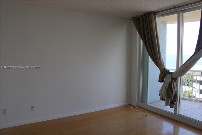 Building Photo - 2475 Brickell Ave