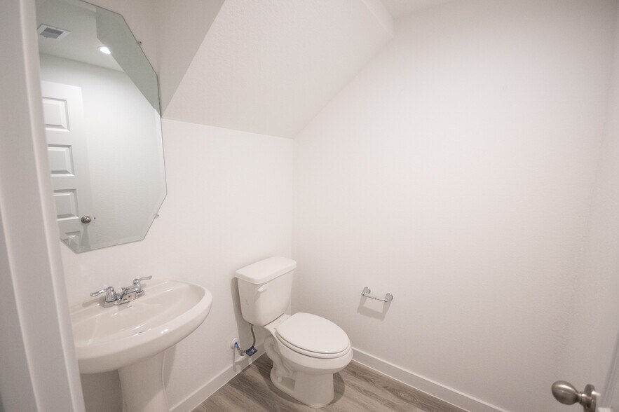 Building Photo - 10217 Berkeley Springs Trl