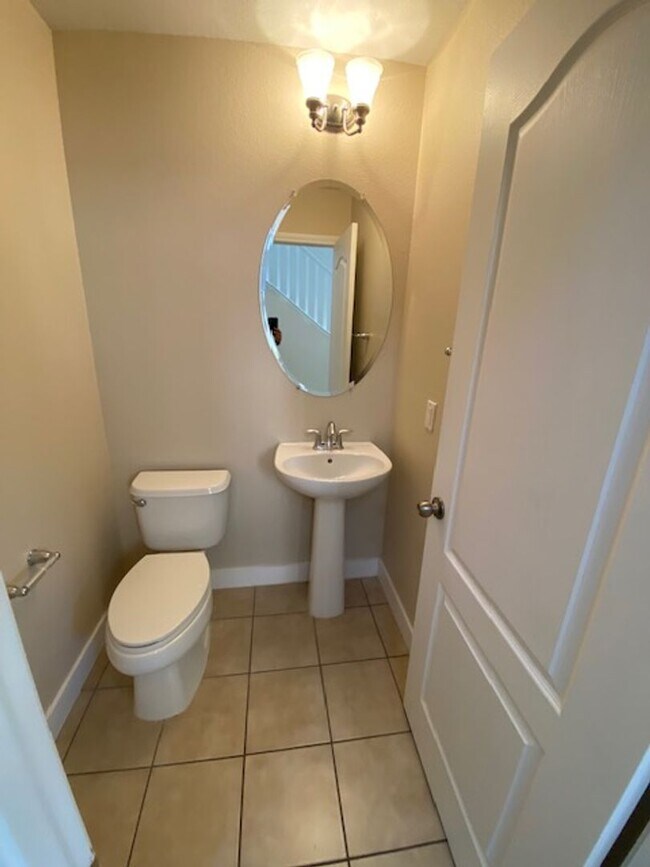 Building Photo - 3 bedroom home in Sky Ridge