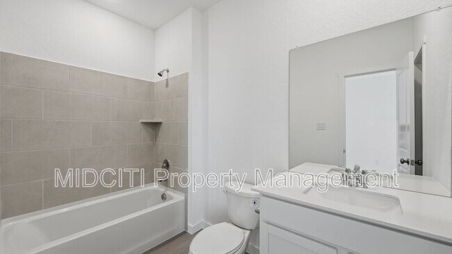 Building Photo - 1304 Apron Trl