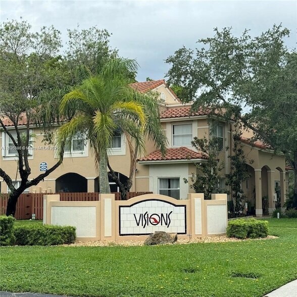 Building Photo - 567 Racquet Club Rd