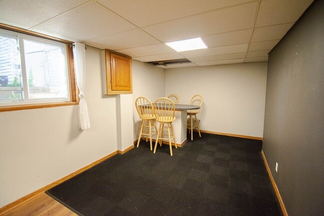 Building Photo - 3bed 2bath Available For Rent in Easy Access Area!