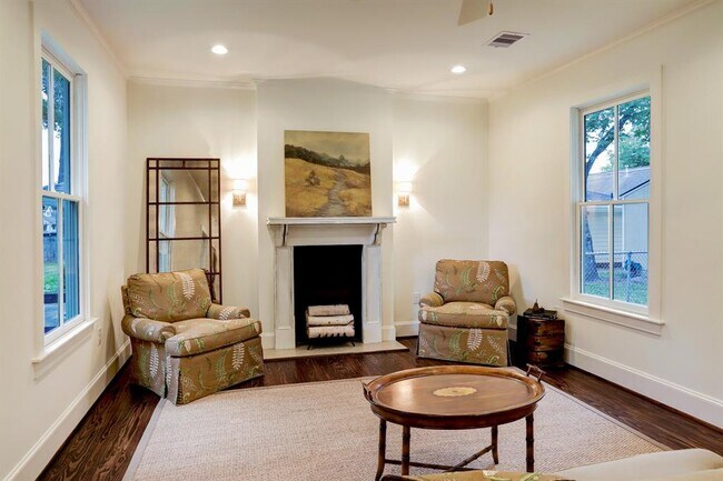 Building Photo - 138 Lakeview Dr