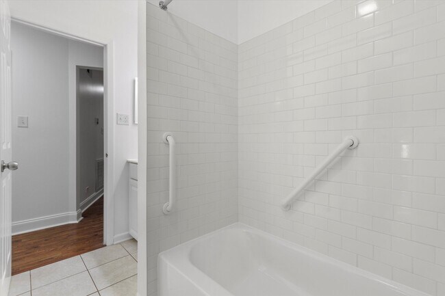 Building Photo - 850 Sheldon Ct