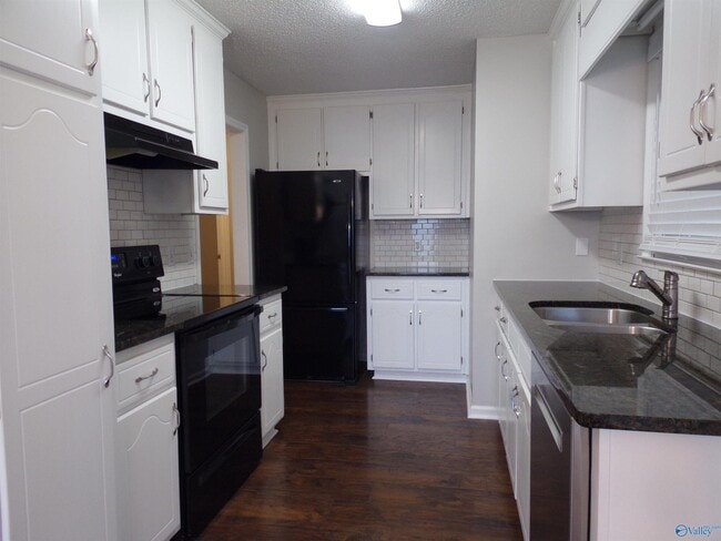 Building Photo - 100 Tess Cir