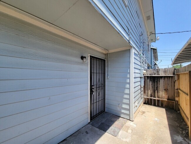 Building Photo - 12330 Ormandy St
