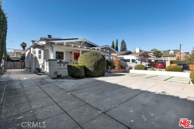 Building Photo - 119 S Hobart Blvd
