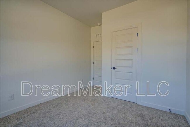 Building Photo - 126 Hope Ave