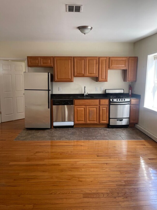 Building Photo - 5031 Hazel Ave