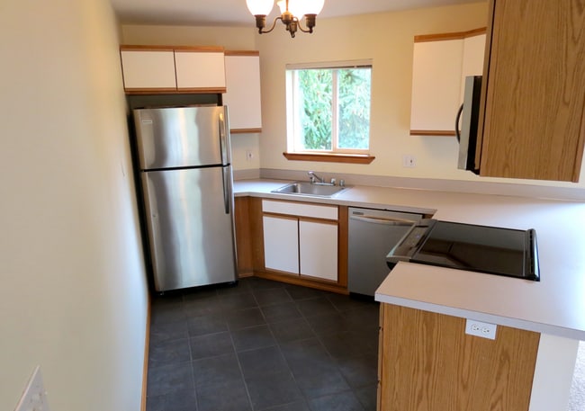 Building Photo - Ideal 1 Bed 1 Bath Lynnwood Condo with W/D In-Unit!