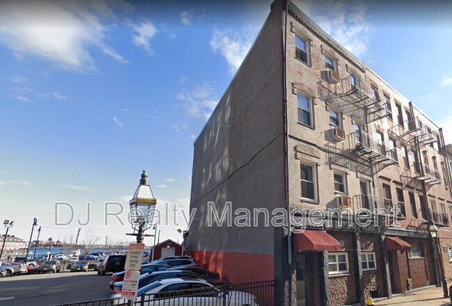 Building Photo - 307-309-309 North St
