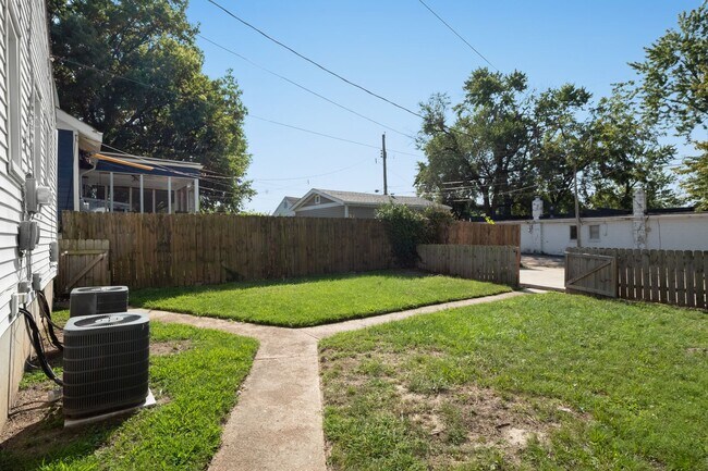 Building Photo - Chic French-ish Town-Cottage