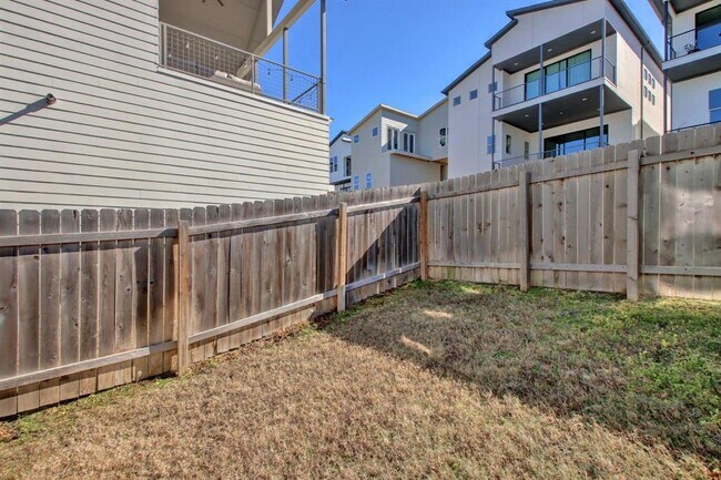 Building Photo - 6133 Seville Dr
