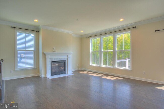Building Photo - 42629 Oak Pk Sq