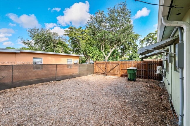 Building Photo - 13590 NW 5th Ave