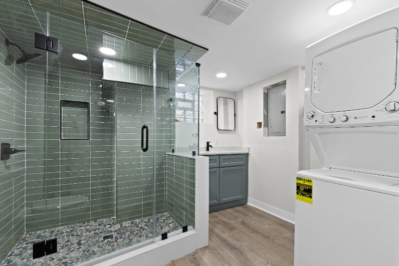 Building Photo - 1814 E Linnwood Ave