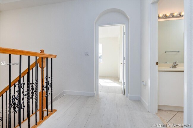 Building Photo - 15244 SW 9th Way